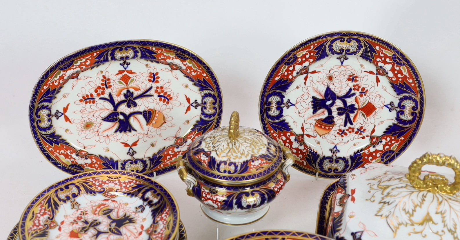 An extensive Chamberlains Worcester Imari pattern dinner service, c.1815-20, some faults